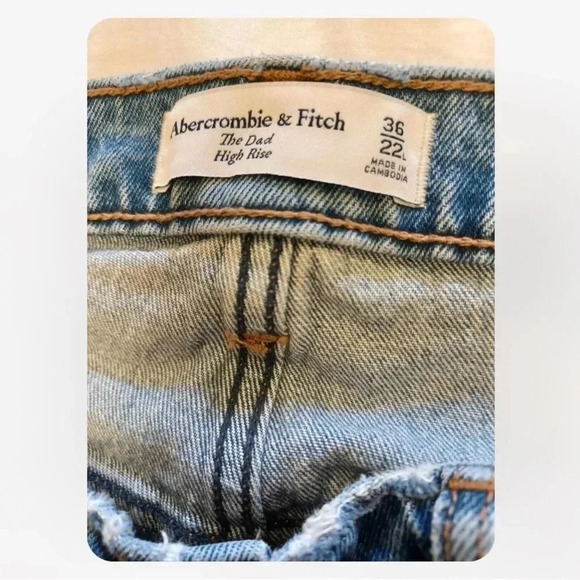 Ambercrombie & Fitch The Dad High Rise Distressed Light Wash Jeans Size 36 - Picture 8 of 12